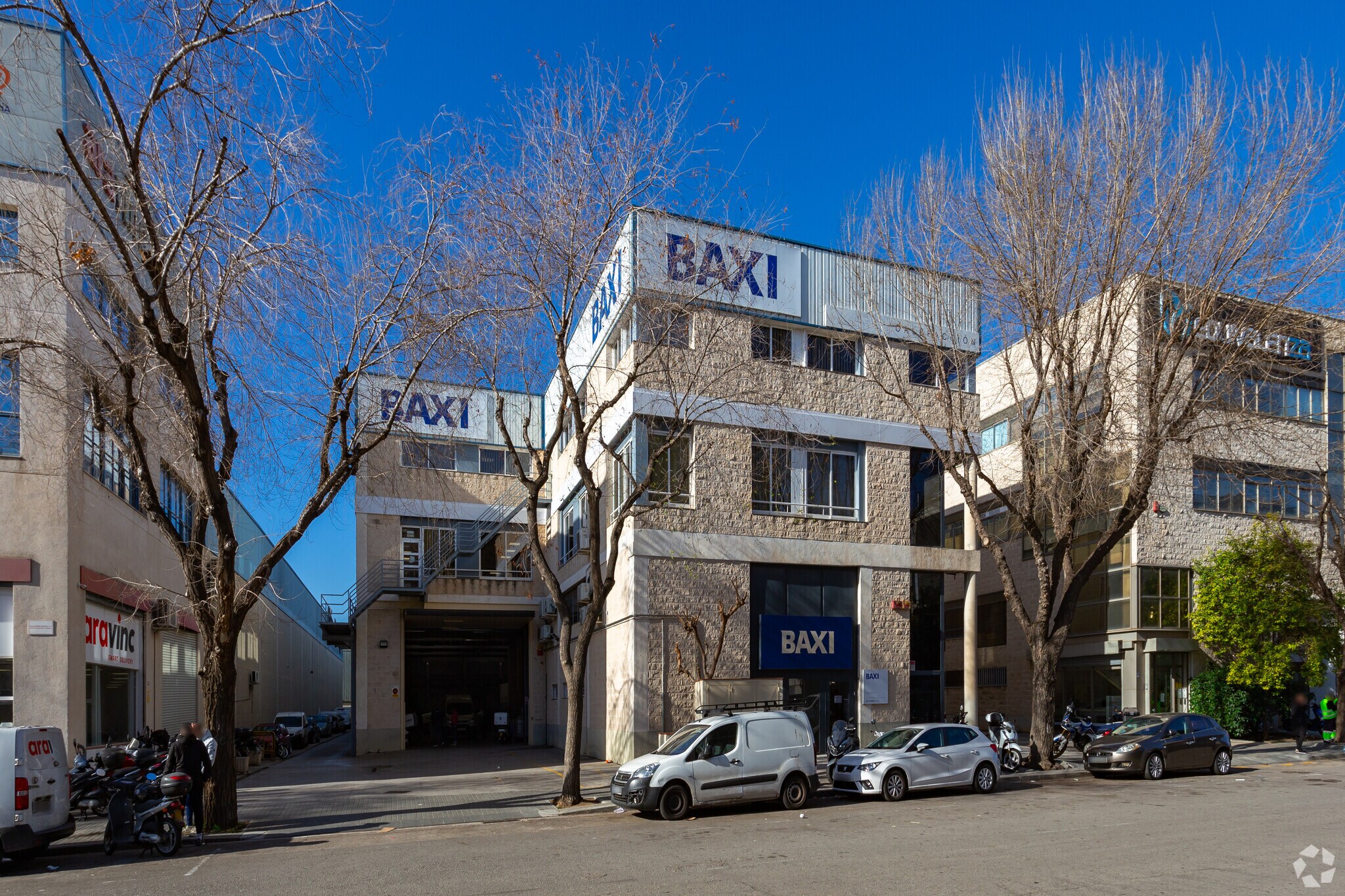 Industrial in L'Hospitalet de Llobregat, Barcelona to rent Primary Photo- Image 1 of 4