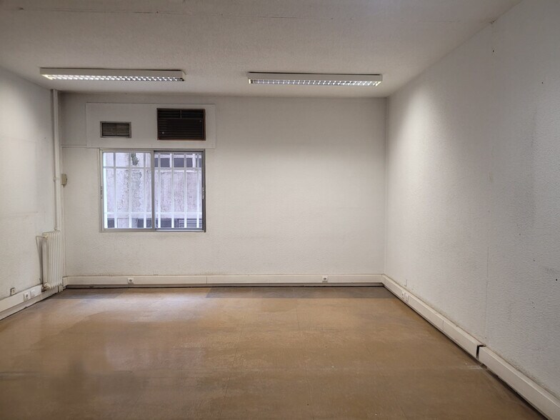 Office in Madrid, Madrid to rent - Interior Photo - Image 2 of 9