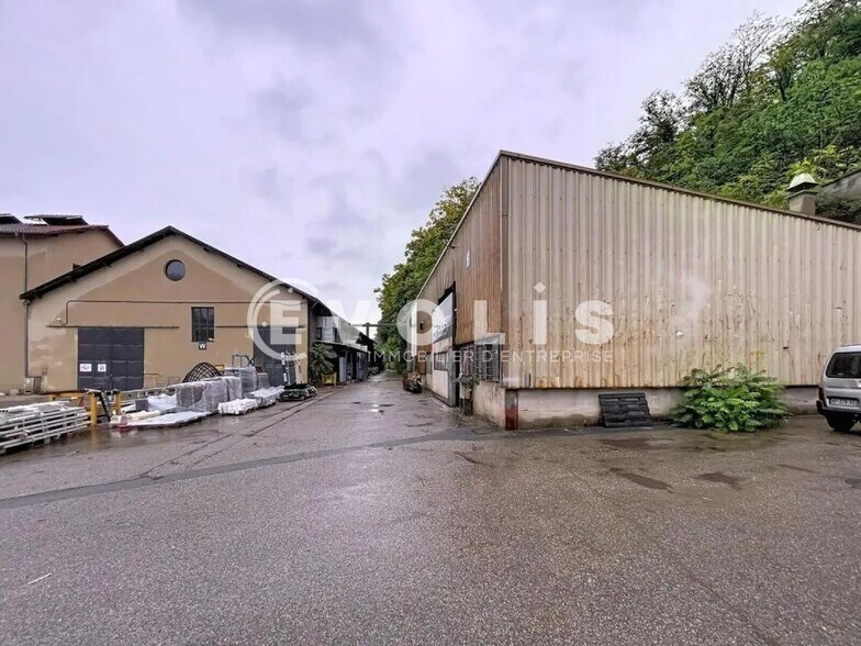 Industrial in Neuville-sur-Saône to rent - Building Photo - Image 3 of 9