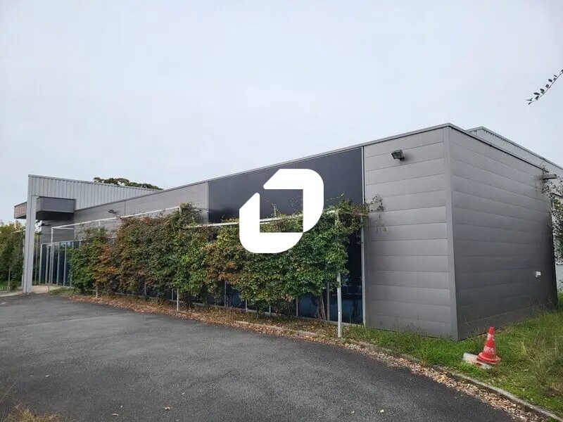 Light Industrial in VILLENAVE-D'ORNON for sale Building Photo- Image 1 of 17