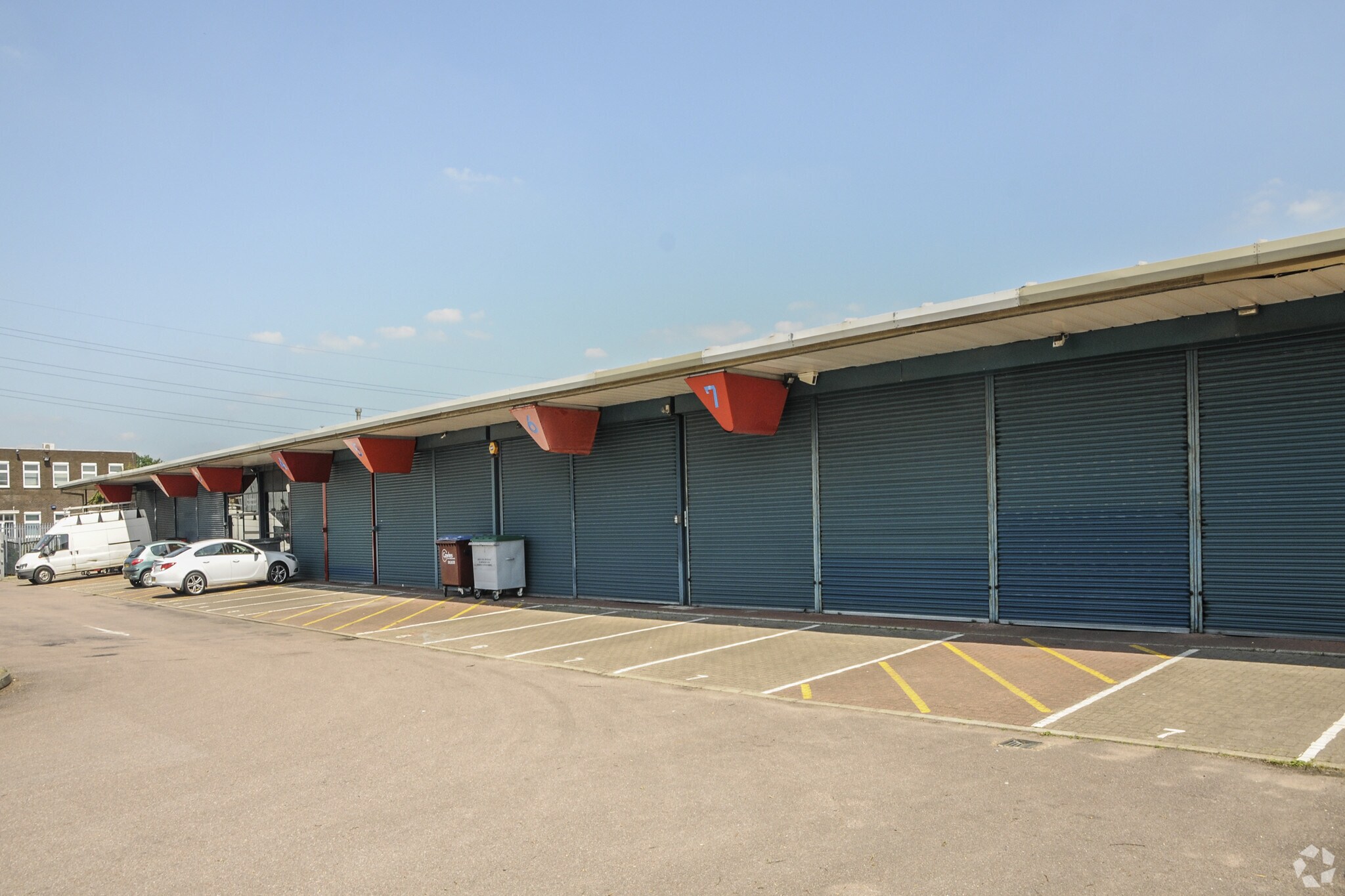 Traveller's Clos, North Mymms for sale Primary Photo- Image 1 of 1