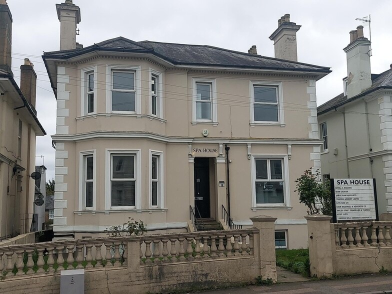 18 Upper Grosvenor Rd, Tunbridge Wells to rent - Building Photo - Image 1 of 3