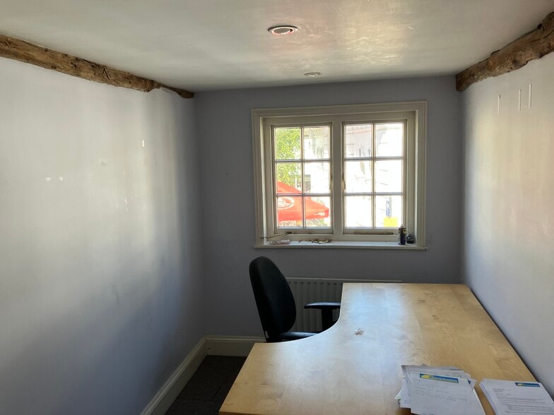 1 Market Hill Market Hill, Royston to rent - Building Photo - Image 2 of 4