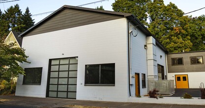 726-728 SE 20th Ave, Portland, OR for rent Building Photo- Image 1 of 5