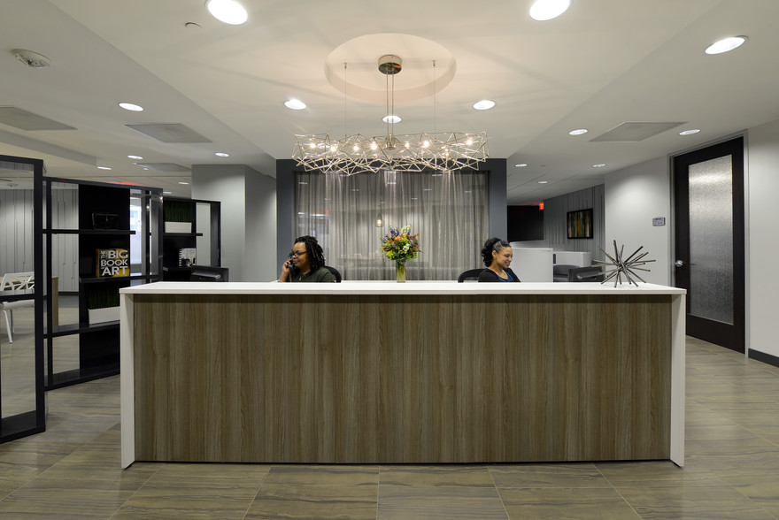 1050 Connecticut Ave NW, Washington, DC for rent - Lobby - Image 2 of 6