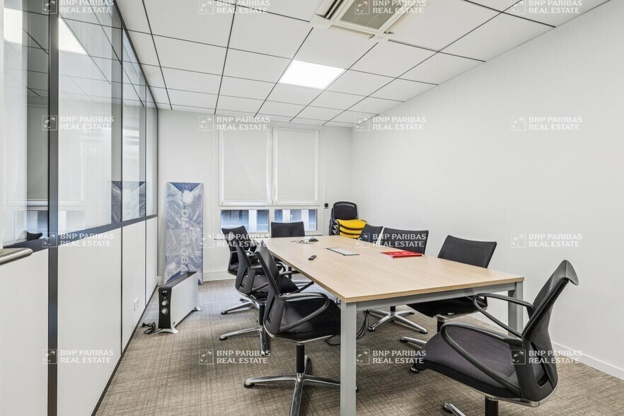 Office in Arcueil to rent - Interior Photo - Image 2 of 9