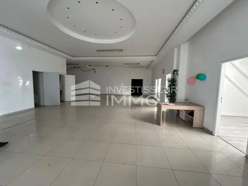 Light Industrial in Saint-Denis to rent Interior Photo- Image 1 of 6