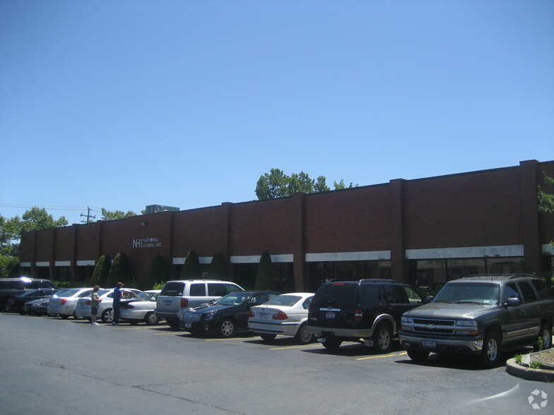 2200 Smithtown Ave, Ronkonkoma, NY for rent - Building Photo - Image 3 of 7