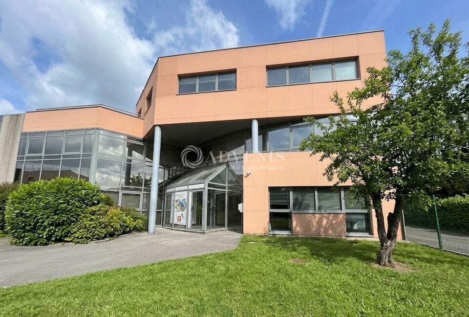 Office in Neuilly-Plaisance to rent Building Photo- Image 1 of 9