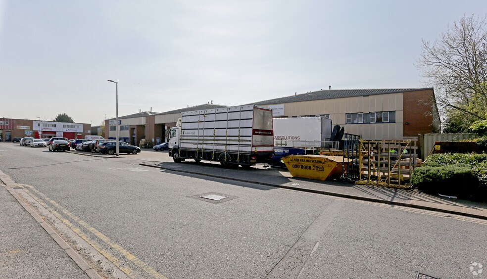 Richmond Rd, Kingston Upon Thames to rent - Building Photo - Image 2 of 3