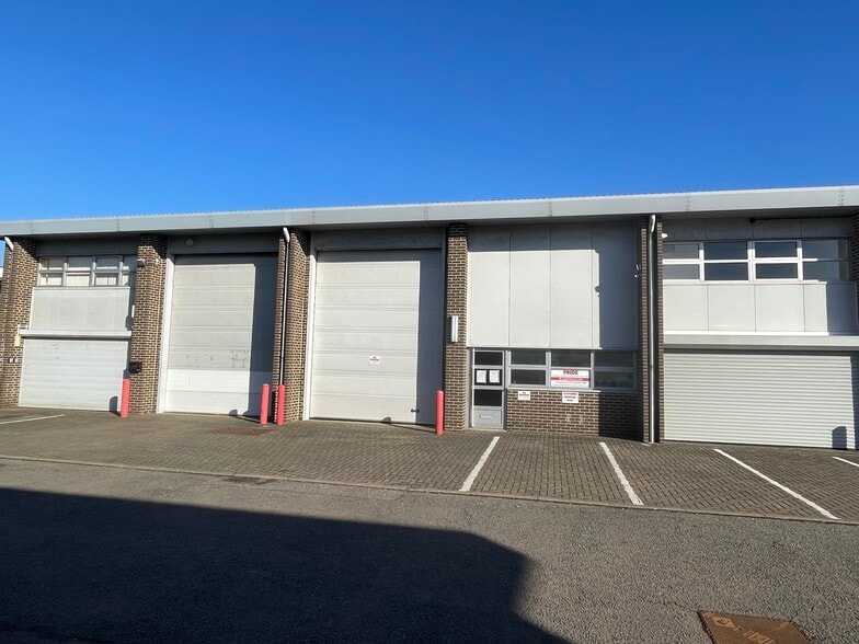 27-31 Dairy Meadow Ln, Salisbury to rent - Building Photo - Image 2 of 6