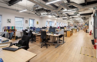 29 Cloth Fair, London to rent Interior Photo- Image 1 of 7