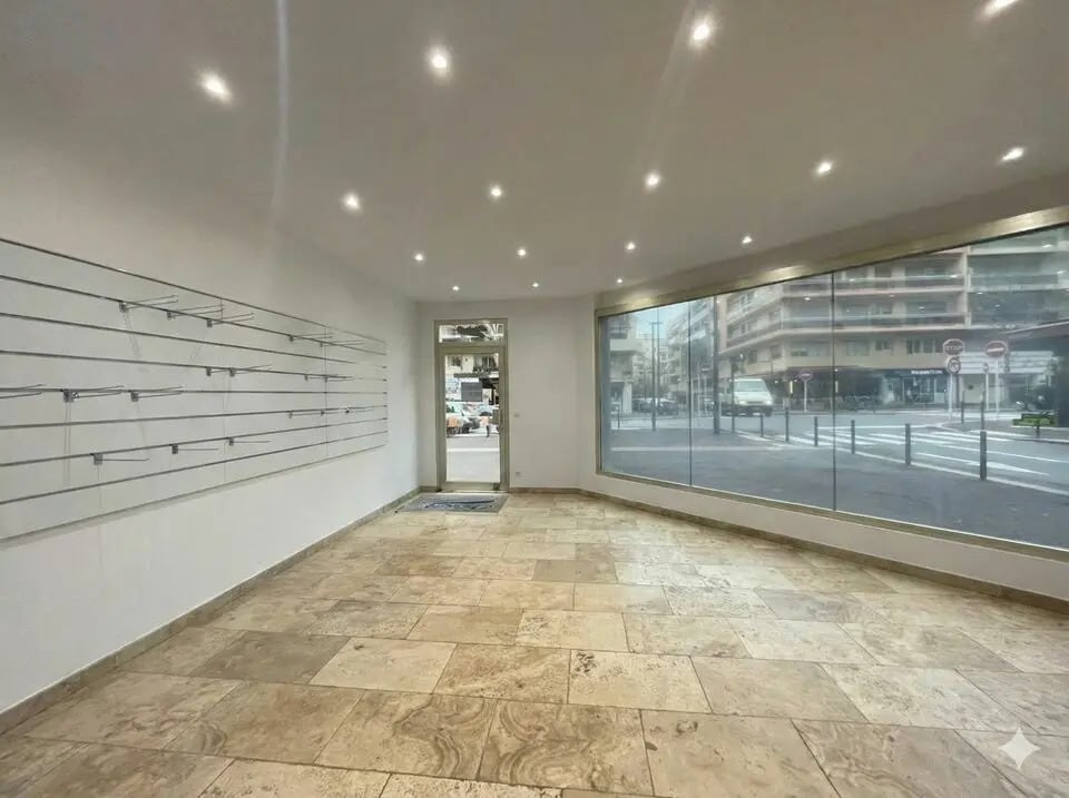 Location Commerce 127 m² - Photo 1