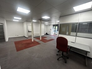 Worsley Bridge Rd, London to rent Interior Photo- Image 2 of 8