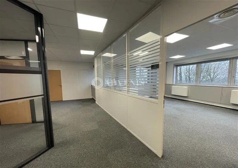 Office in Tremblay-en-France to rent - Interior Photo - Image 3 of 7
