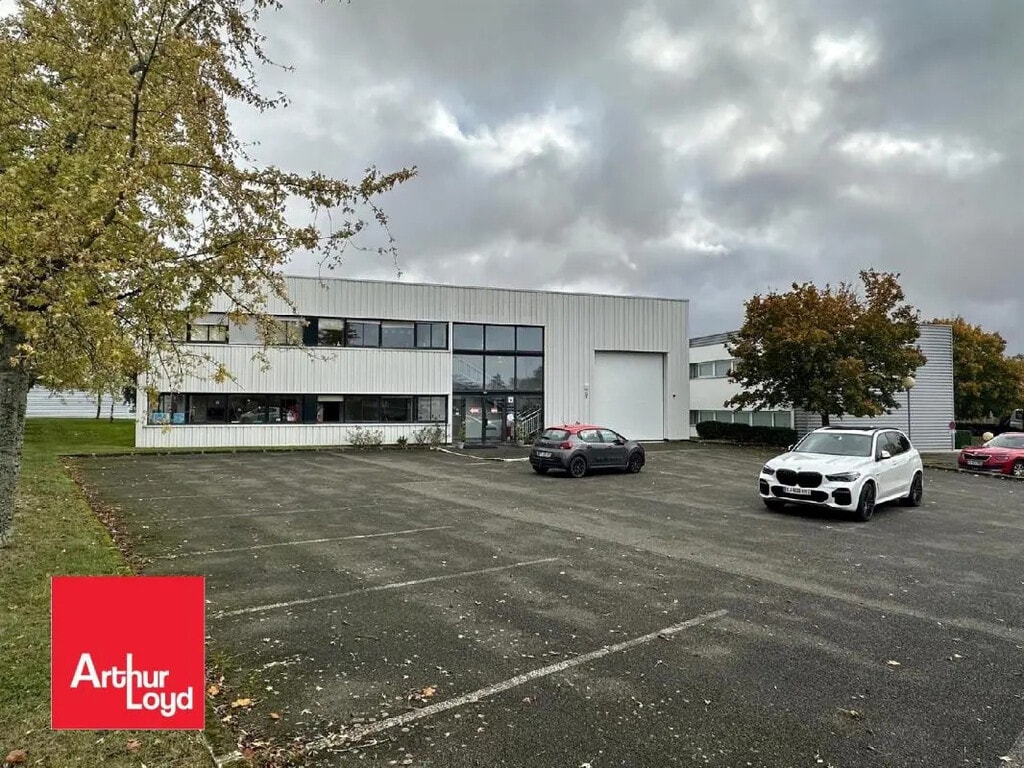 Location Bureaux 229 m² - Photo 1