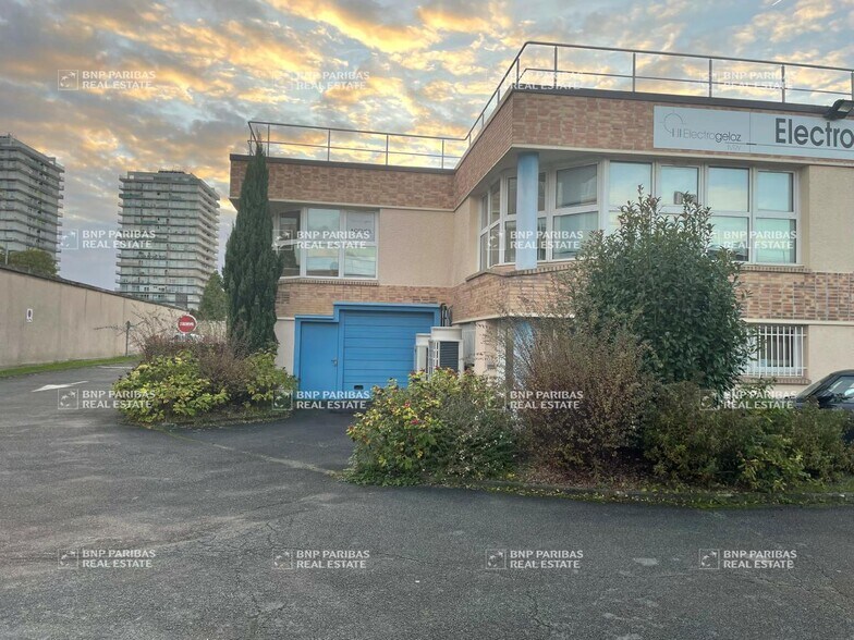 Light Industrial in Ivry-sur-Seine to rent - Building Photo - Image 2 of 27