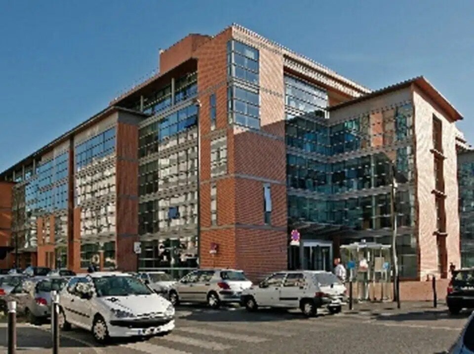 Office in Ivry-sur-Seine to rent Building Photo- Image 1 of 6