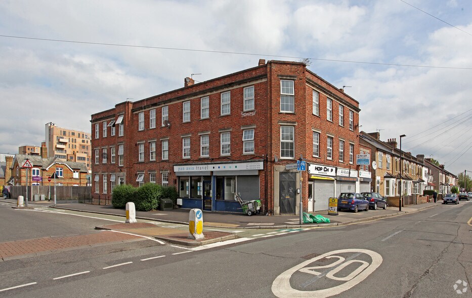 12B School Rd, Hounslow for sale - Primary Photo - Image 1 of 1