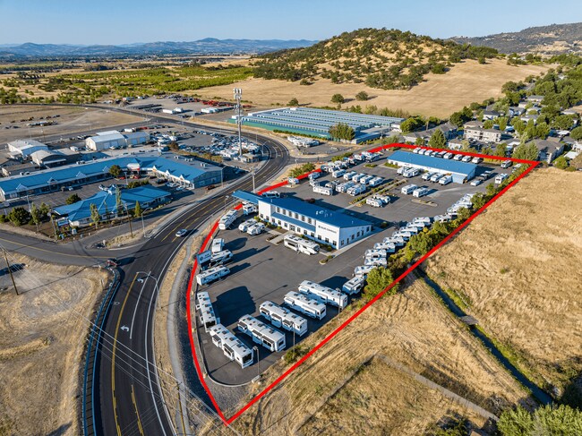 More details for 3976 Crater Lake Ave, Medford, OR - Retail to Rent