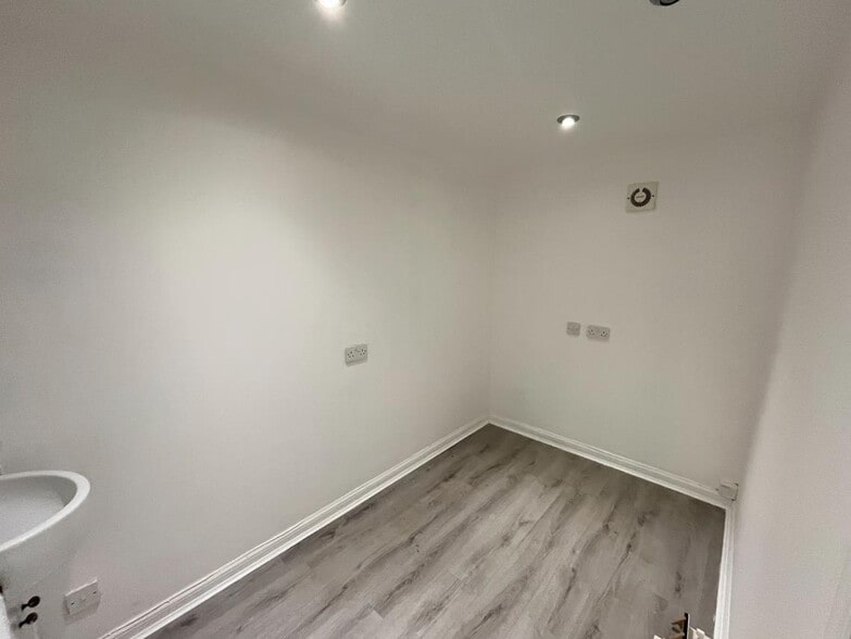 18 Campbell St, Dunfermline for sale - Building Photo - Image 3 of 4