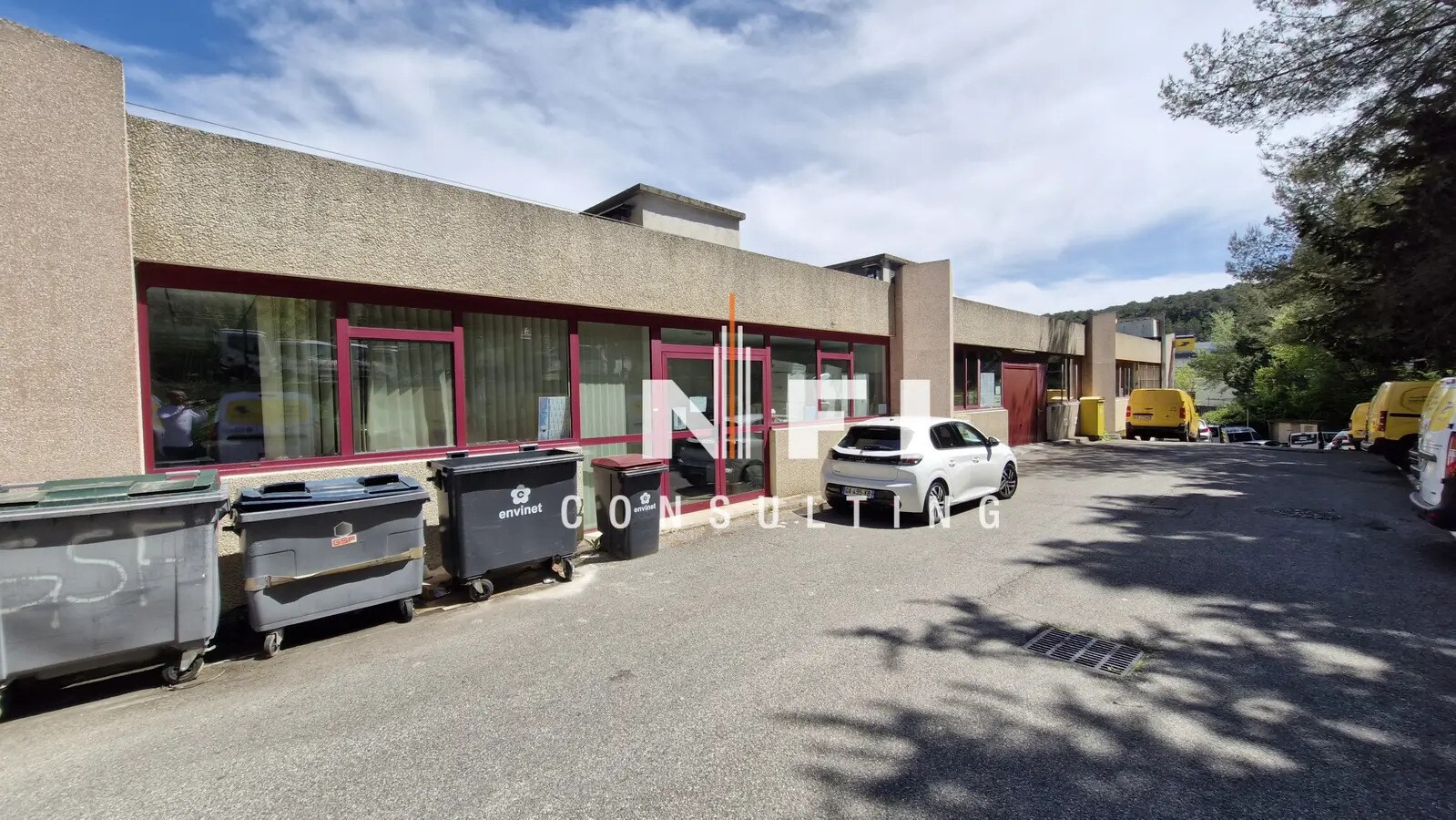 Light Industrial in Vallauris to rent Building Photo- Image 1 of 10