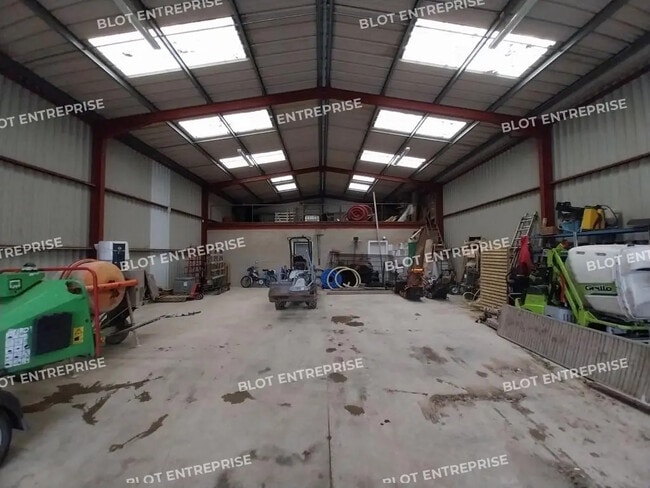 Location Local d'activités 285 m²