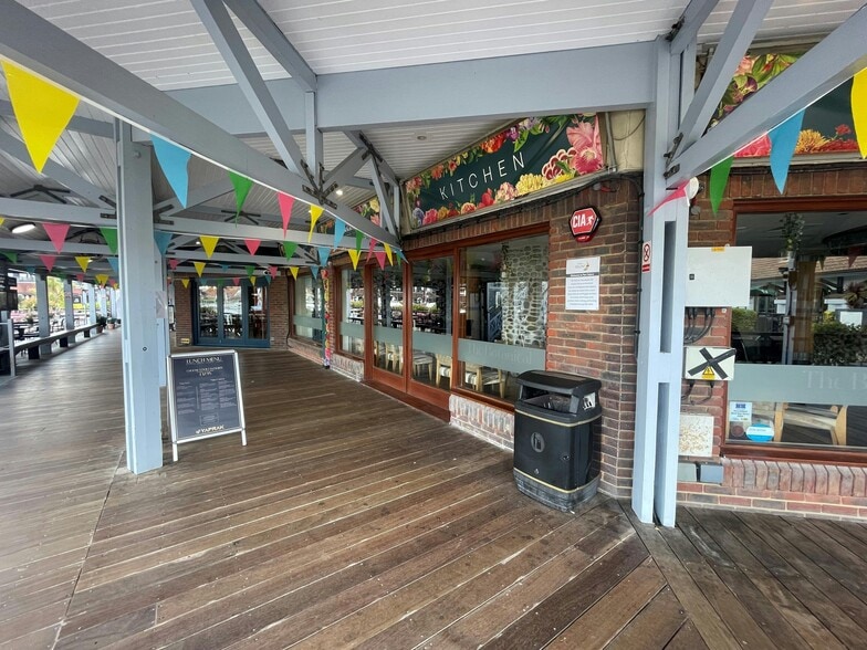 40 The Boardwalk, Portsmouth to rent - Building Photo - Image 2 of 21