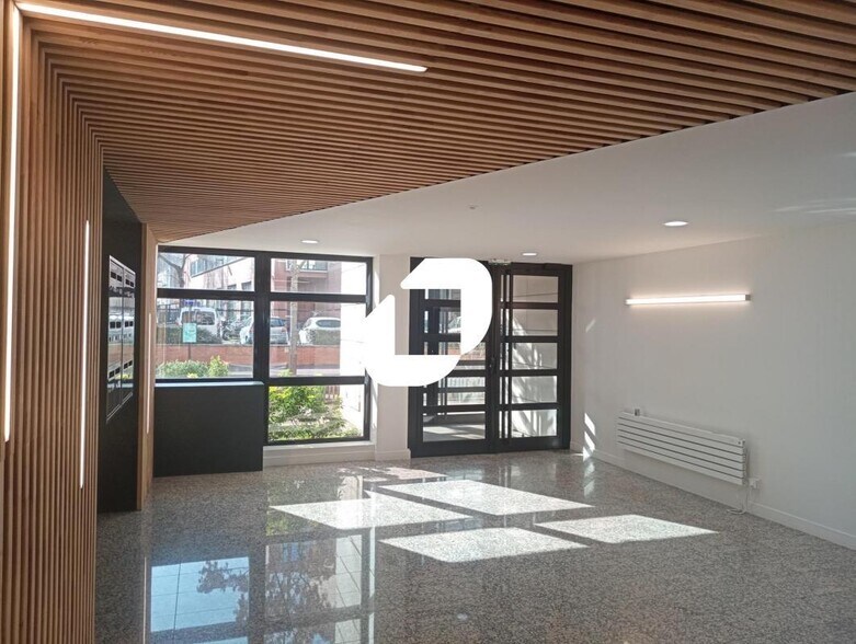 Office in Issy-les-Moulineaux to rent - Interior Photo - Image 2 of 5