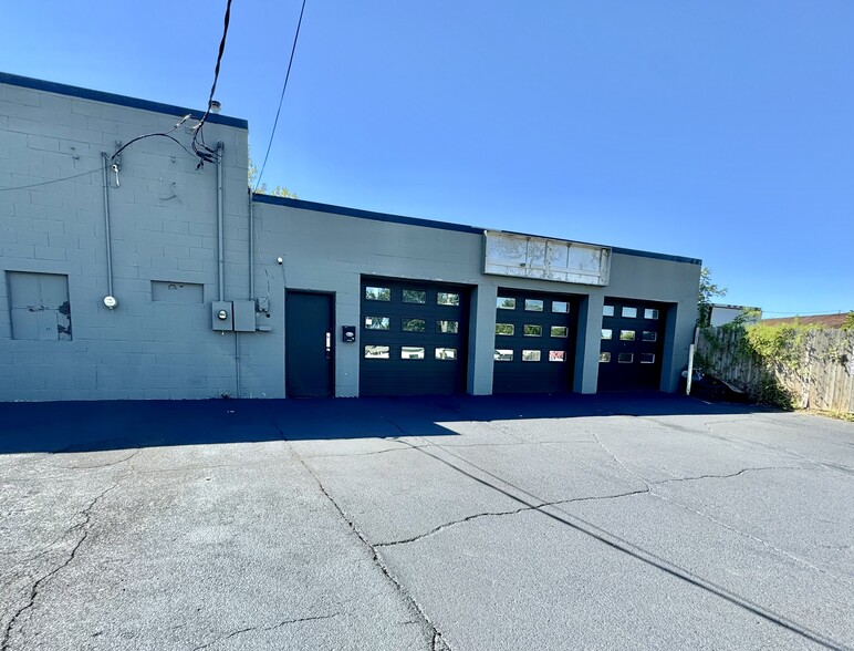 2043 Minnesota st, Indianapolis, IN for sale - Primary Photo - Image 1 of 19