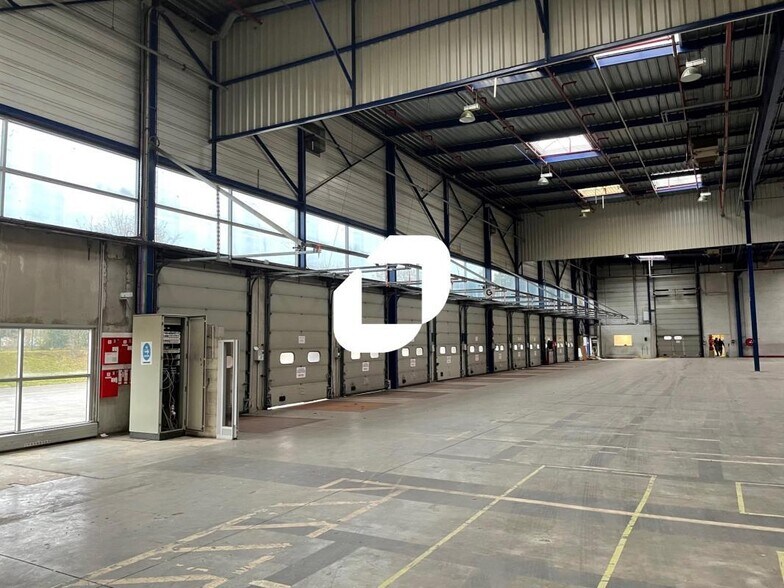Industrial in Roissy-en-France to rent - Interior Photo - Image 1 of 5