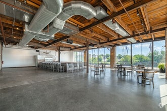 3057 N Rockwell St, Chicago, IL to rent Interior Photo- Image 2 of 12