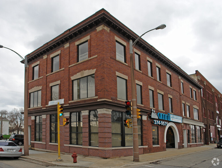 1134 W North Ave, Milwaukee, WI for rent - Primary Photo - Image 1 of 12