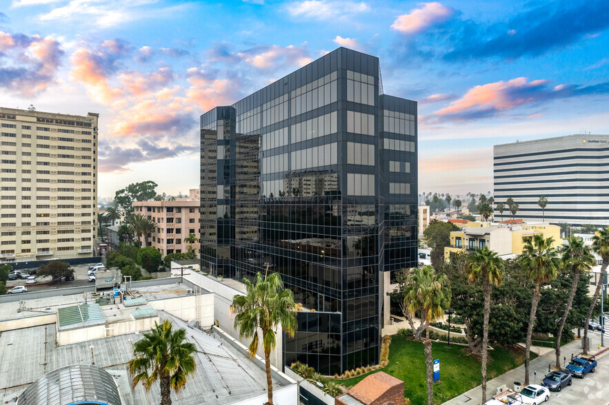 233 Wilshire Blvd, Santa Monica, CA for rent - Building Photo - Image 2 of 11