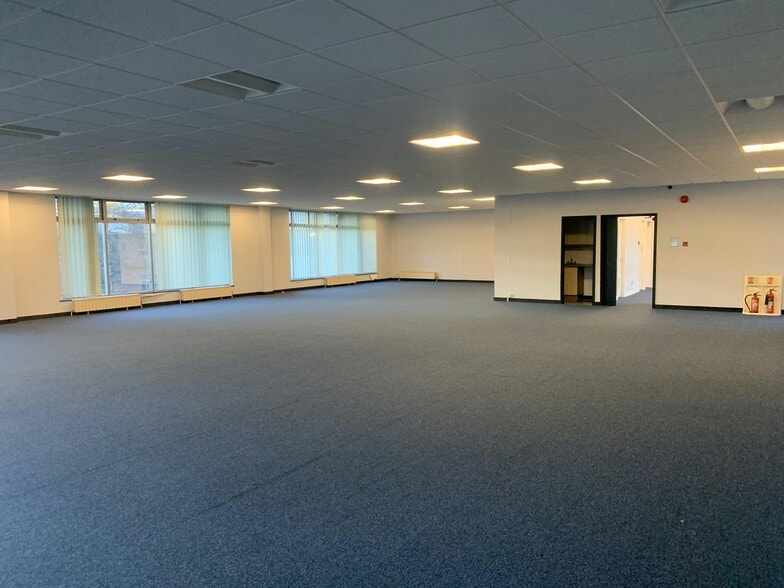 Gillette Way, Reading to rent - Interior Photo - Image 3 of 7