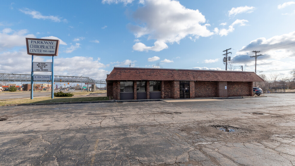 36880 Groesbeck Hwy, Clinton Township, MI for sale - Primary Photo - Image 1 of 1