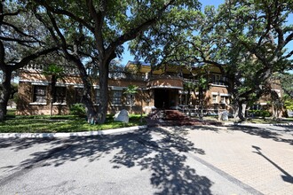 8118 Datapoint Dr, San Antonio, TX for rent Building Photo- Image 1 of 8