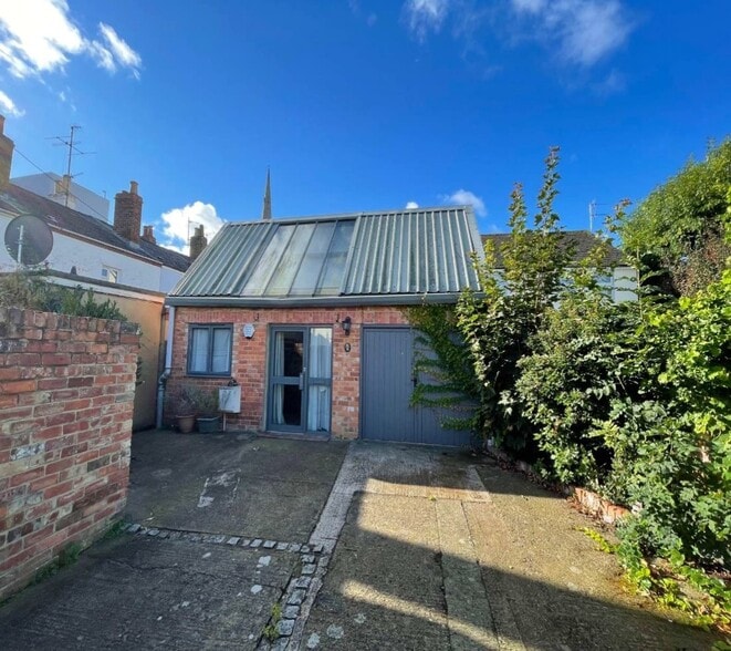 Knapp Rd, Cheltenham, GL50 3QQ Upd House UK