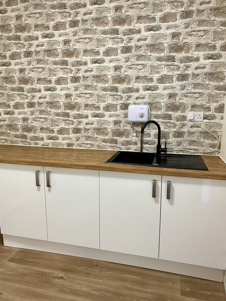 Webber Rd, Liverpool to rent - Interior Photo - Image 3 of 8