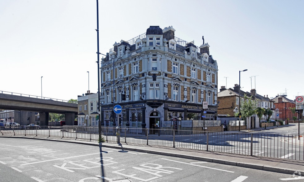 108 Woolwich Rd, London for sale - Primary Photo - Image 1 of 1