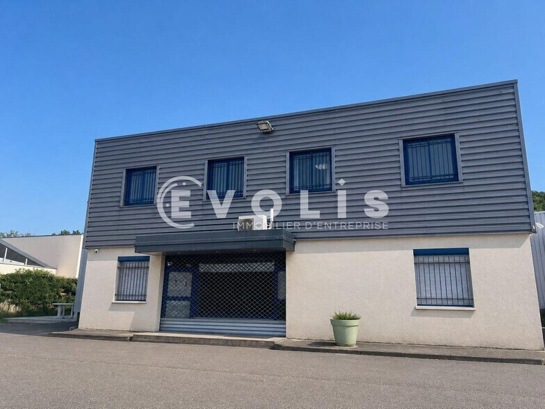 12 Rue De La Pierre Millière, Saint-Quentin-Fallavier to rent - Building Photo - Image 2 of 15