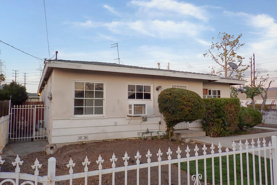 11233 Victory Blvd, North Hollywood, CA for sale - Primary Photo - Image 1 of 1