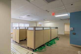 10 Tara Blvd, Nashua, NH to rent Interior Photo- Image 2 of 4