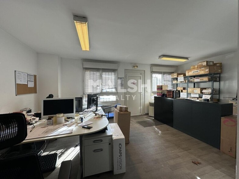 Light Industrial in Vénissieux to rent - Interior Photo - Image 3 of 5