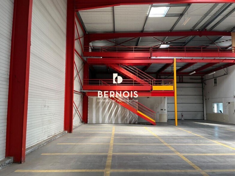 Light Industrial in La Farlede to rent - Building Photo - Image 1 of 3