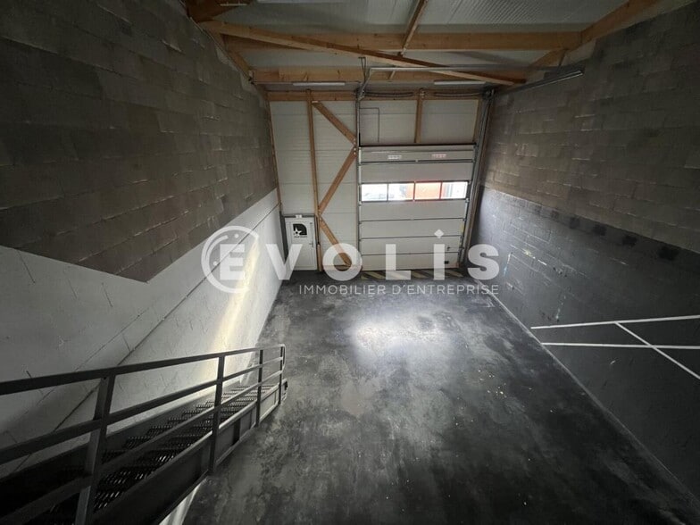 Light Industrial in Combs-la-Ville to rent - Interior Photo - Image 2 of 9