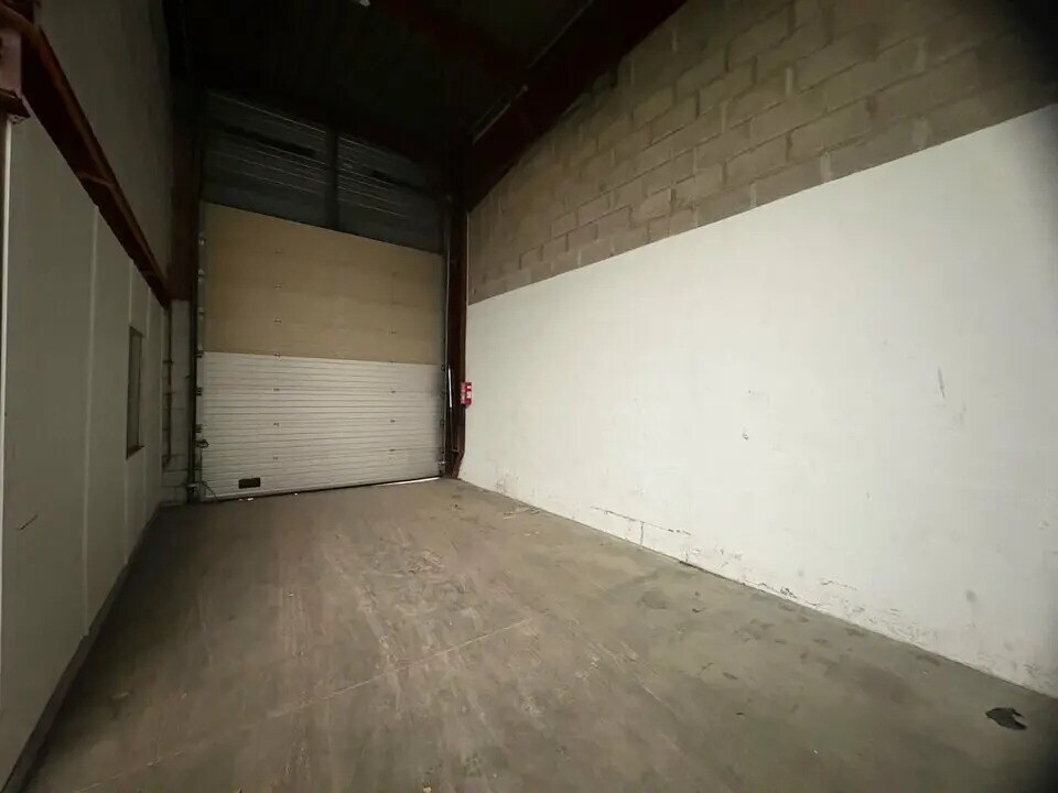 Light Industrial in Collégien to rent Interior Photo- Image 1 of 6