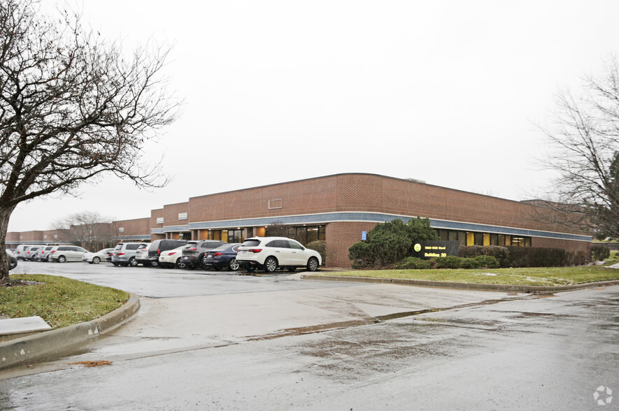 7903-7931 Bond St, Lenexa, KS for rent - Building Photo - Image 2 of 6