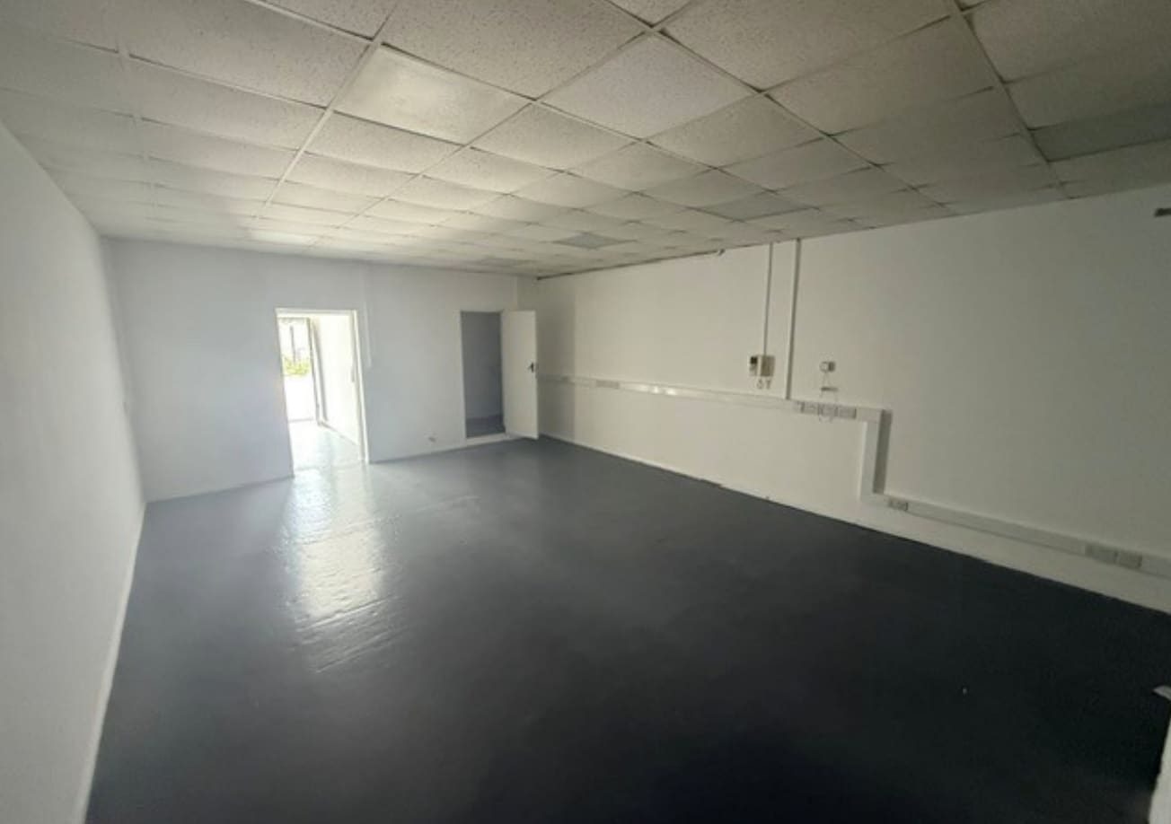 14 Sutton Court Rd, Uxbridge to rent Interior Photo- Image 1 of 4