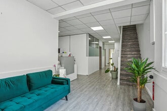 35 Rue Des Chantiers, Versailles to rent Building Photo- Image 2 of 3